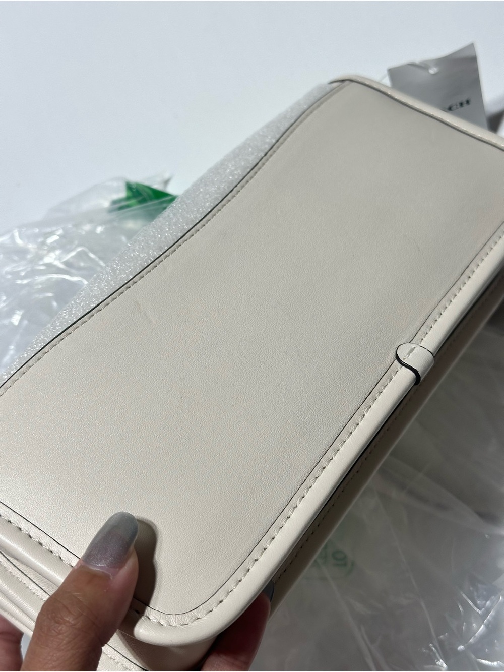 Coach Ivory Leather Crossbody Bag with Gold Chain Strap - Picture 11 of 12